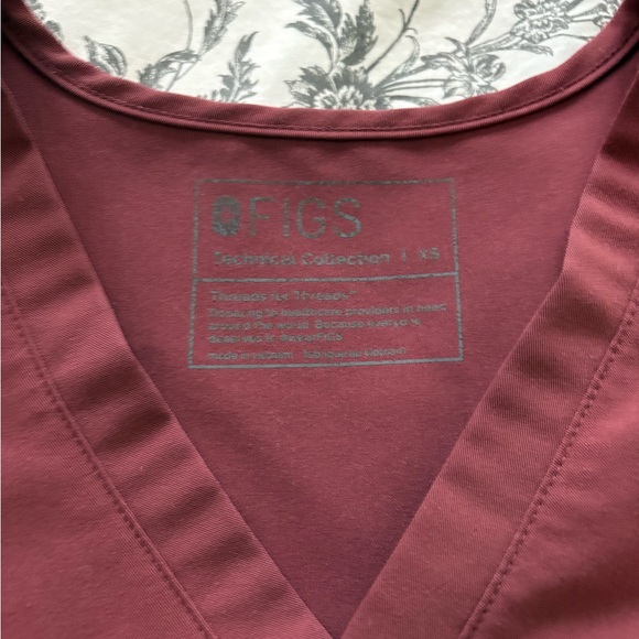 Figs Maroon Top - Picture 3 of 4